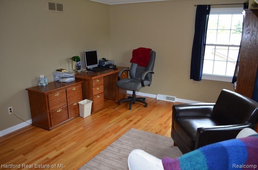 35872 Johnstown Road Farmington, MI 48335 - Photo 37 of 55 DSC_0162 (1024x678).jpg