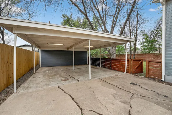 $1,795 | 806 East 3rd Street, Georgetown, TX 78626