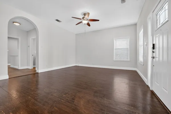 $1,795 | 806 East 3rd Street, Georgetown, TX 78626