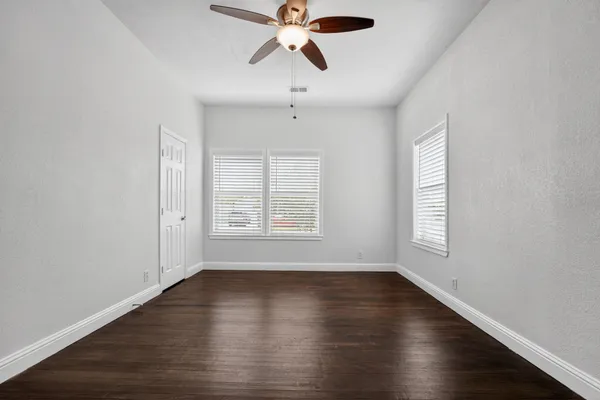 $1,795 | 806 East 3rd Street, Georgetown, TX 78626