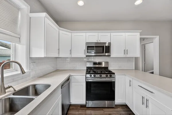 $1,795 | 806 East 3rd Street, Georgetown, TX 78626