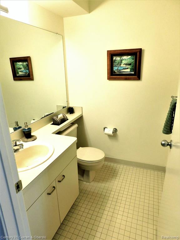 689 Charing Court Rochester Hills, MI 48307 - Photo 17 of 35