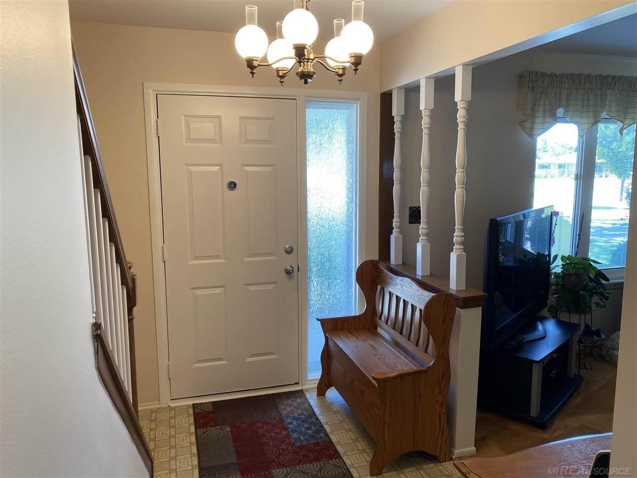 34344 Greentrees Road Sterling Heights, MI 48312 - Photo 7 of 27 50081995-6.JPG
