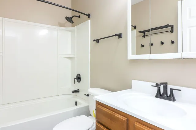 $2,300 | 7724 West Douglas Court, Unit 13, Frankfort, IL 60423