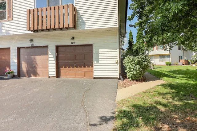 $2,300 | 7724 West Douglas Court, Unit 13, Frankfort, IL 60423