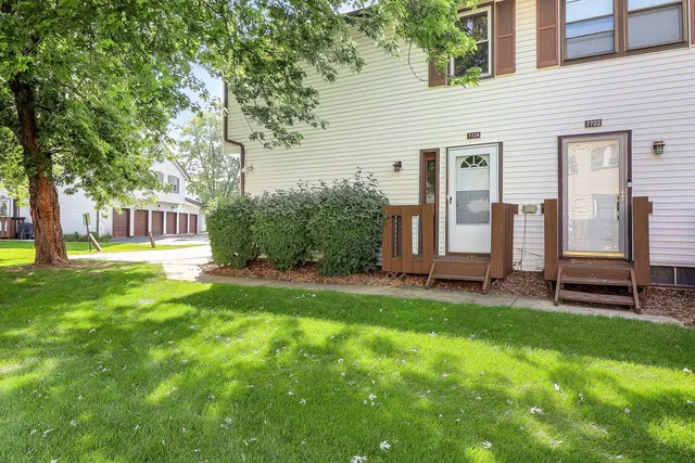 $2,300 | 7724 West Douglas Court, Unit 13, Frankfort, IL 60423