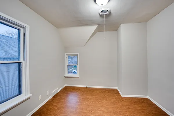 $1,750 | 735 Sexton Street, Unit 2, Aurora, IL 60505