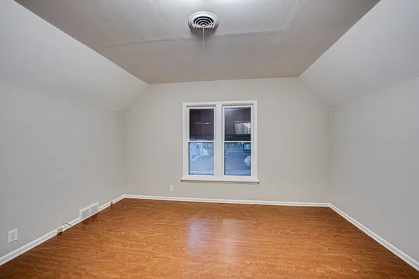 $1,750 | 735 Sexton Street, Unit 2, Aurora, IL 60505