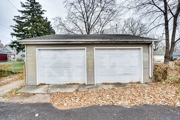 $1,750 | 735 Sexton Street, Unit 2, Aurora, IL 60505