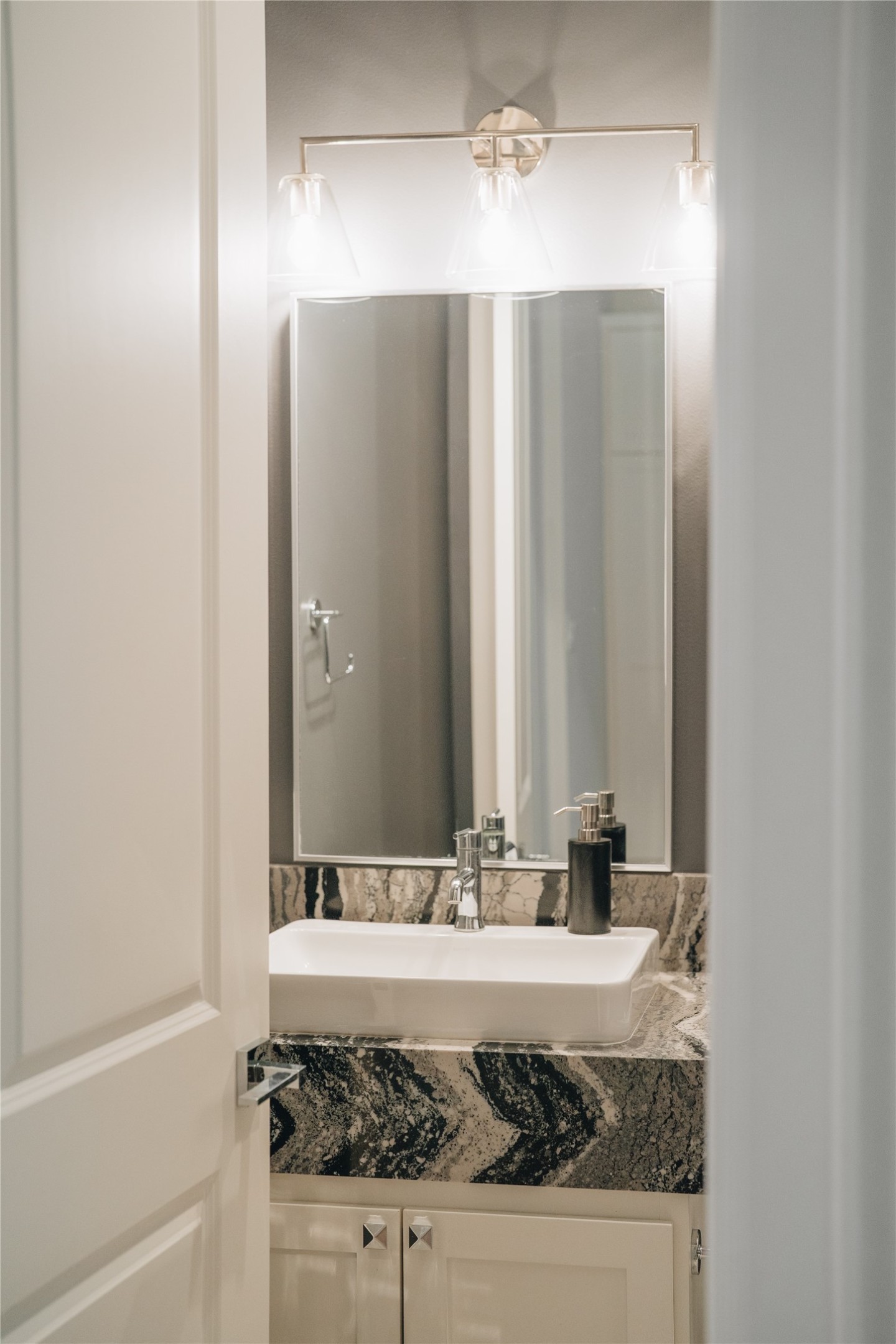 3817 Aberdeen Way Houston, TX 77025 - Photo 27 of 45 A half bath just off the two mudrooms with waterfall quartz counter.