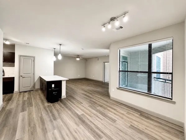 $1,999 | 3788 Richmond Avenue, Unit 1125, Houston, TX 77046