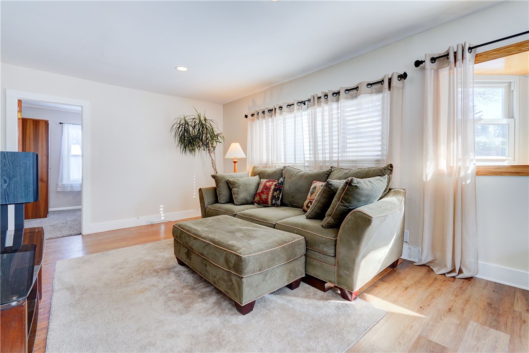 172 Wildmere Road Irondequoit, NY 14617 - Photo 13 of 30 Living Room