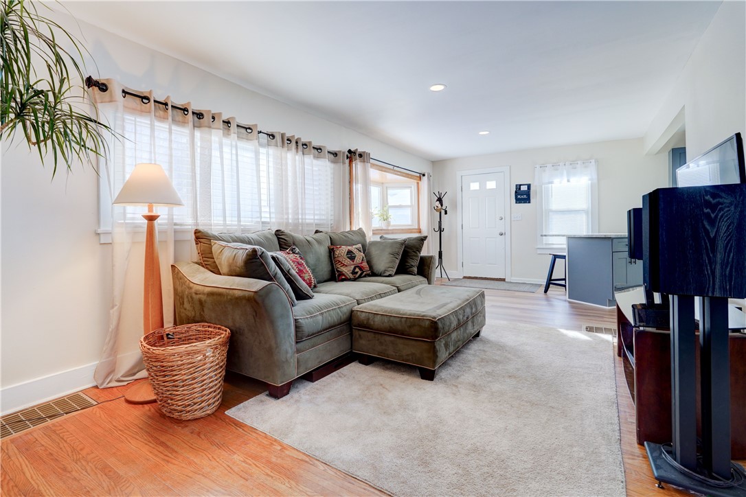 172 Wildmere Road Irondequoit, NY 14617 - Photo 14 of 30 Plenty of daylight