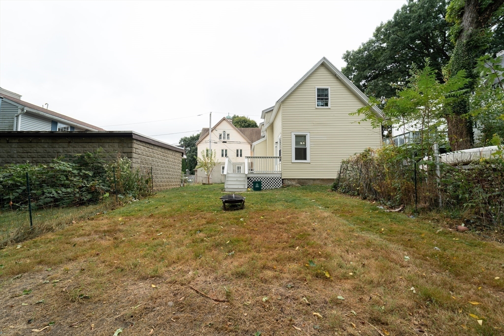 5 Lakeview Street Worcester, MA 01604 - Photo 9 of 27 Gallery Image 9