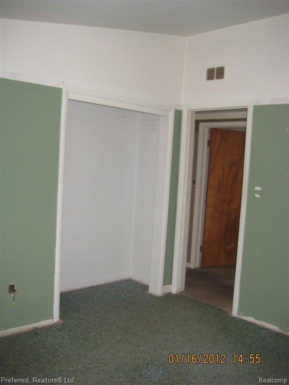 8491 Belleville Road Belleville, MI 48111 - Photo 3 of 9 bed 2 ent.JPG