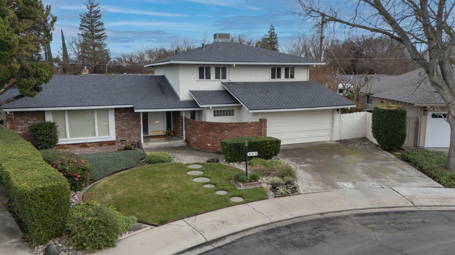 929 Terrace Place Modesto, CA 95350 - Photo 34 of 35 a front view of a house with a yard and garage