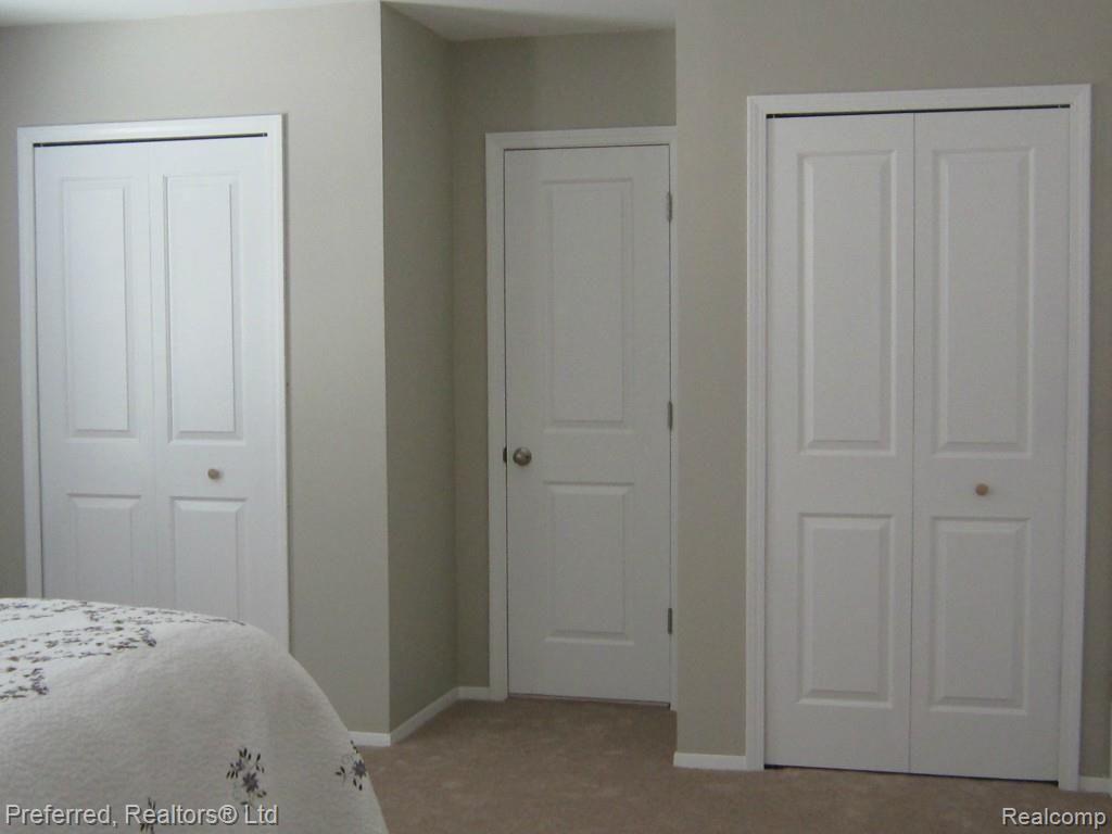 43172 Applewood Road Canton, MI 48188 - Photo 22 of 32 Br #2 dual closets.jpg