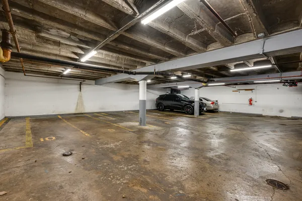 $4,250 | 227 East Walton Place, Unit 12W, Chicago, IL 60611