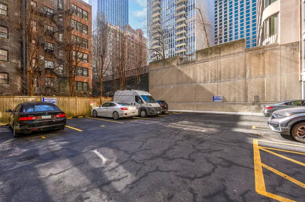 $4,250 | 227 East Walton Place, Unit 12W, Chicago, IL 60611