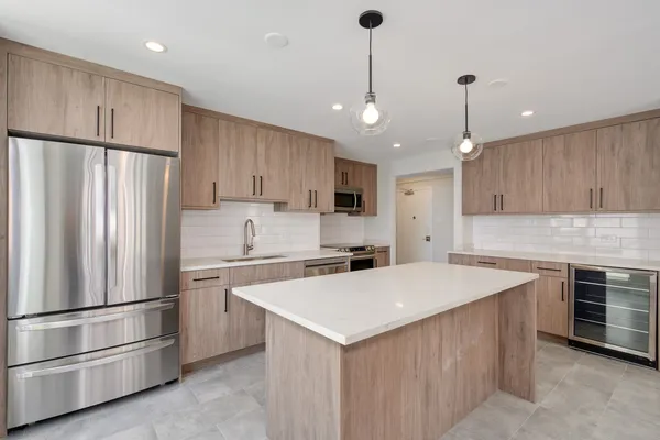 $4,250 | 227 East Walton Place, Unit 12W, Chicago, IL 60611