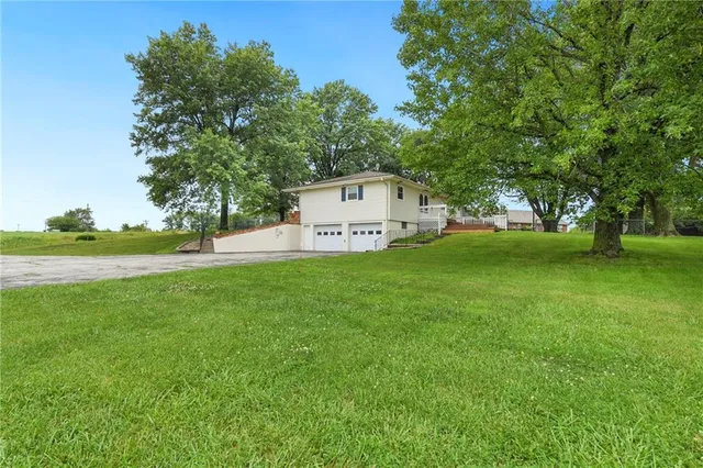 $344,900 | 17470 Springdale Road, Leavenworth, KS 66048