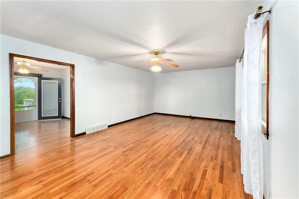 17470 Springdale Road Leavenworth, KS 66048 - Photo 8 of 31