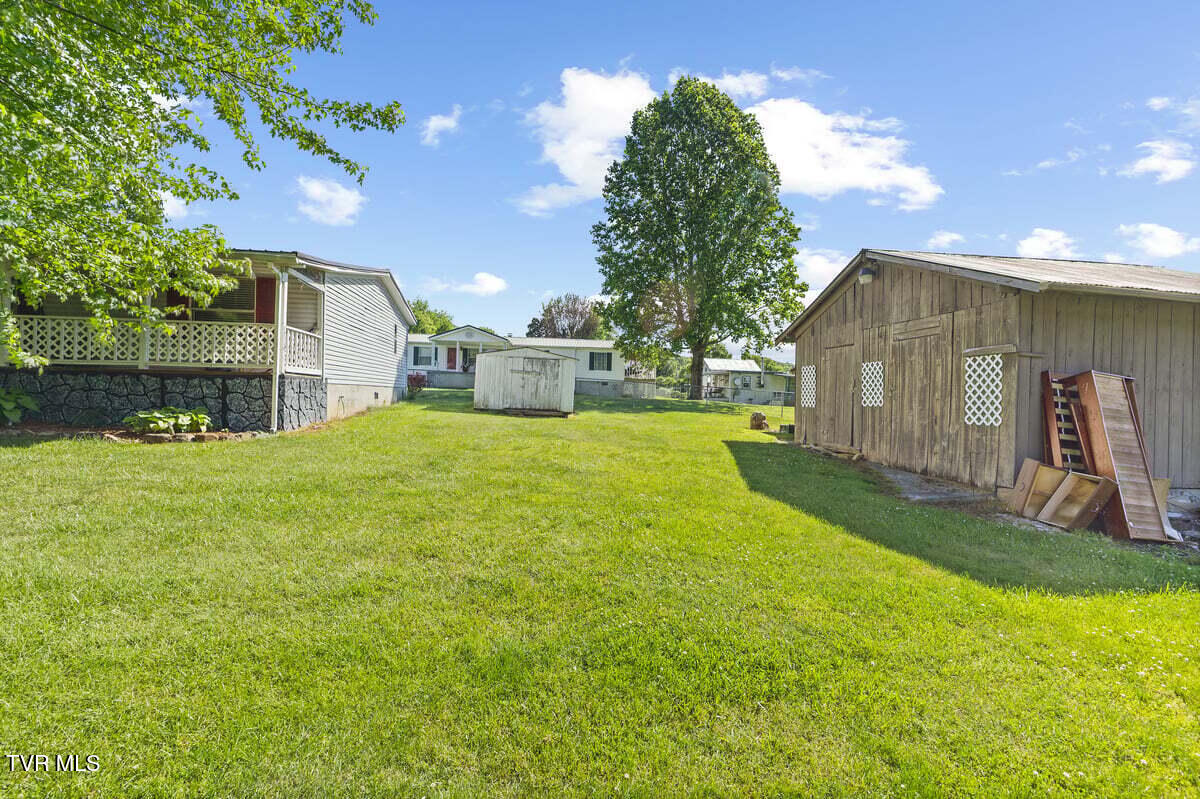 116 Edney Lane Erwin, TN 37650 - Photo 4 of 23 128A9637