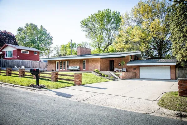 $449,999 | 130 Fairlawn Avenue East, Winsted, MN 55395