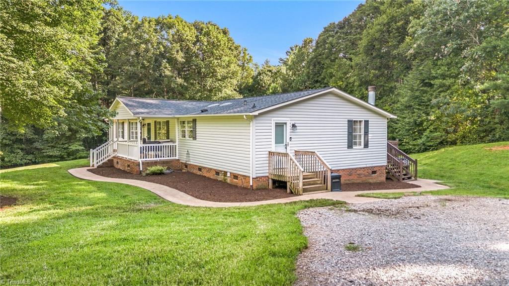 238 A Pilgrim Ridge Road Wilkesboro, NC 28697 - Photo 4 of 37 Gallery Image 4