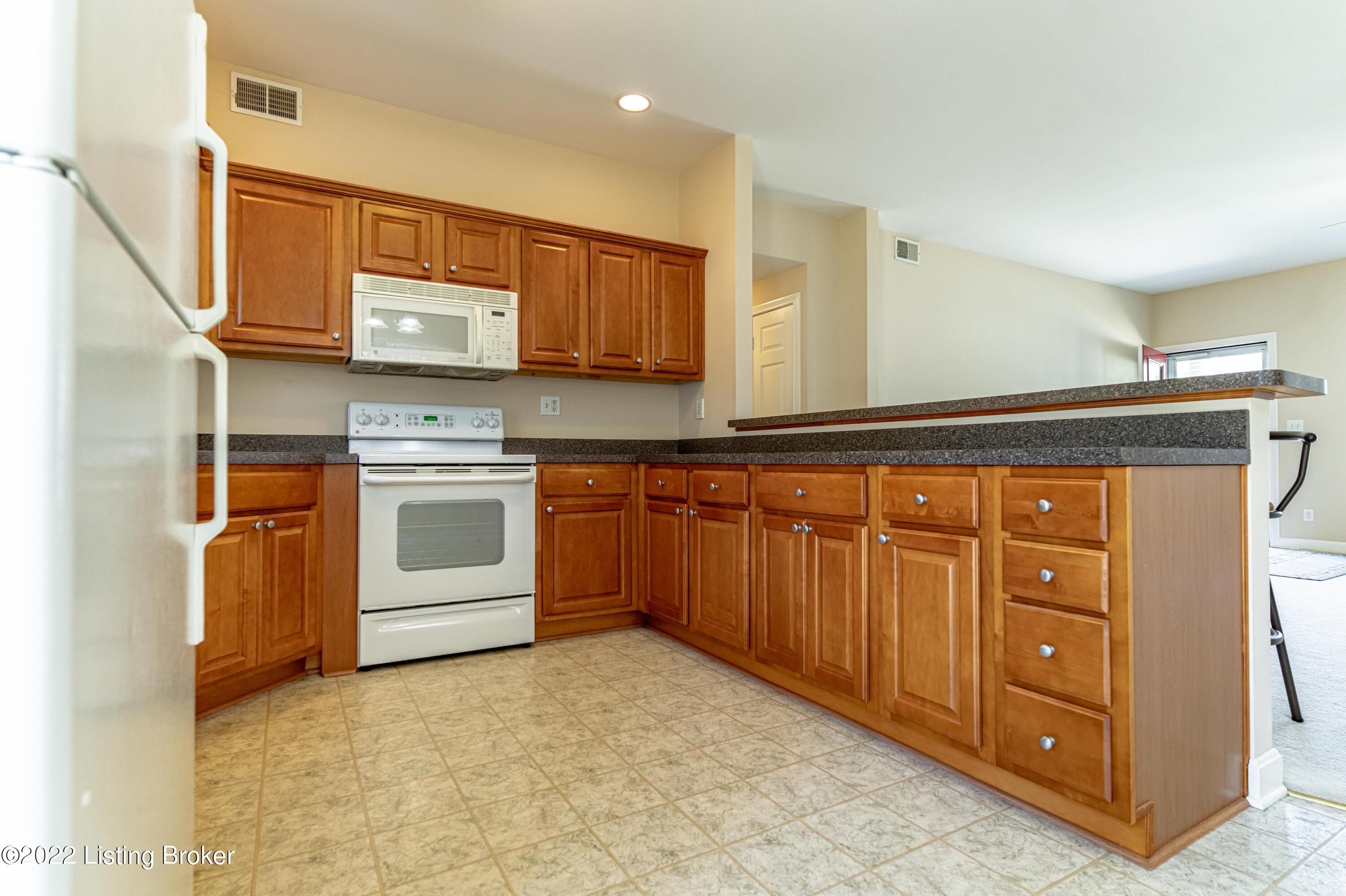 9513 Rustling Tree Way, Unit 101 Louisville, KY 40291 - Photo 18 of 43 DSC07266