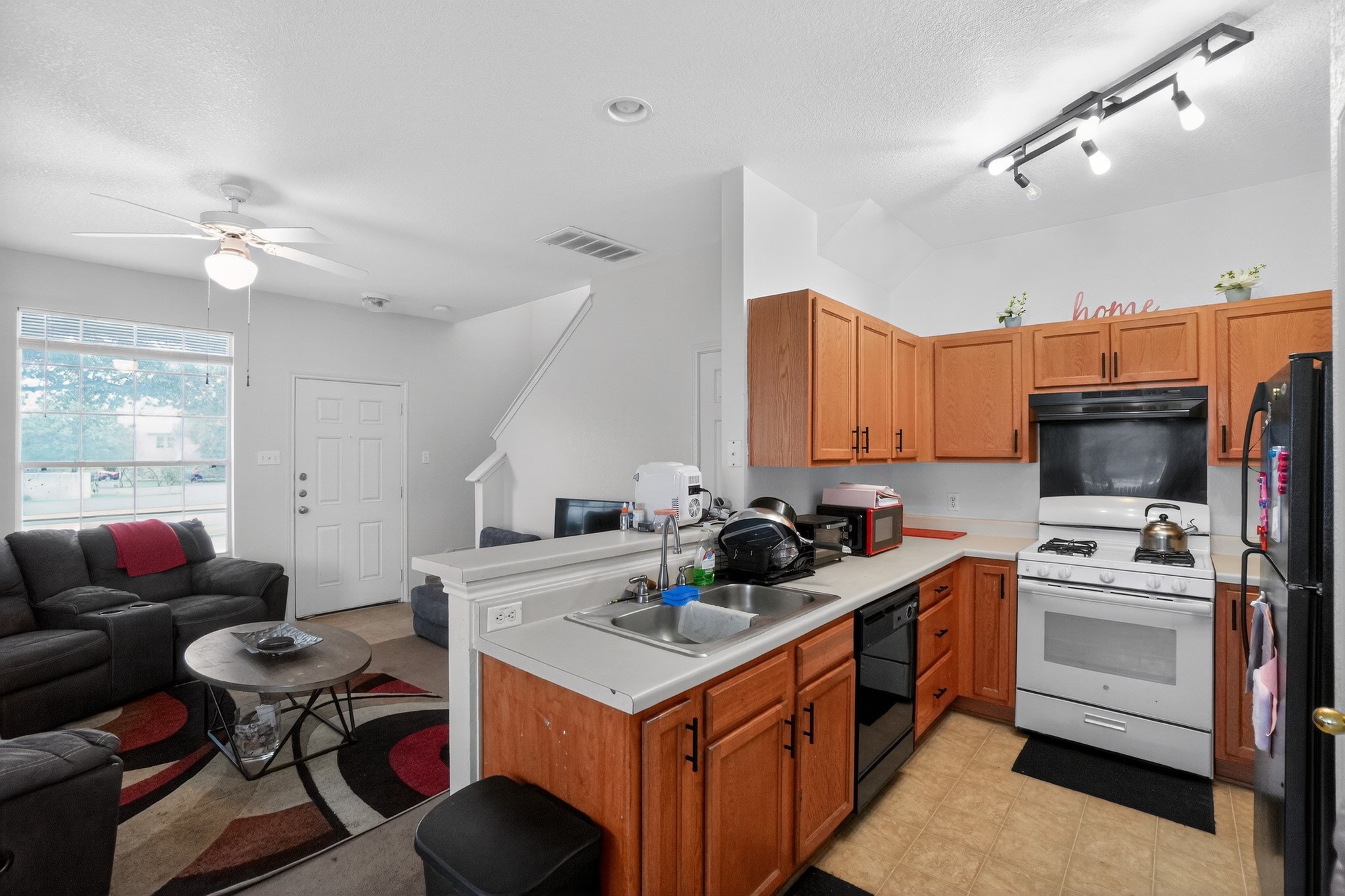 13808 Harris Ridge Boulevard Pflugerville, TX 78660 - Photo 35 of 40 a kitchen that has a stove a table and chairs in it