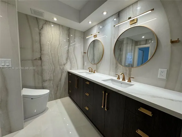 a close view of a washer and dryer