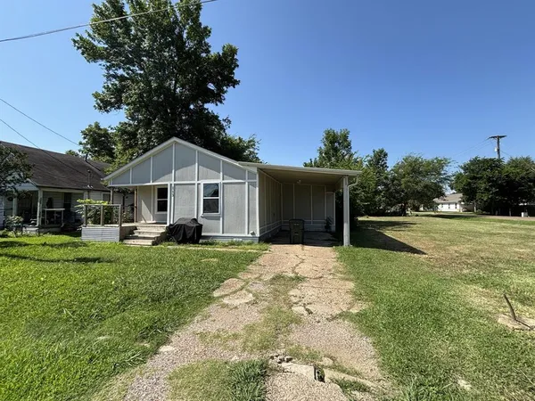 $1,350 | 113 West Mt Vernon Street, Mabank, TX 75147