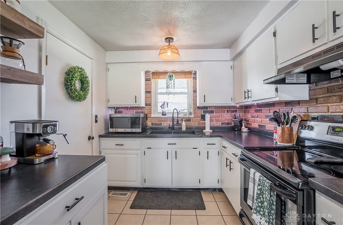 6567 Highbury Road Dayton, OH 45424 - Photo 12 of 47 Gallery Image 12