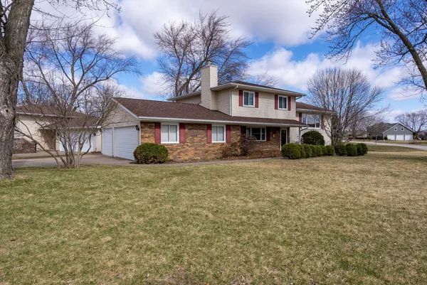 $344,900 | 205 Blackhawk Drive, Eldridge, IA 52748