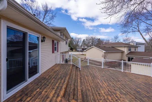 $344,900 | 205 Blackhawk Drive, Eldridge, IA 52748
