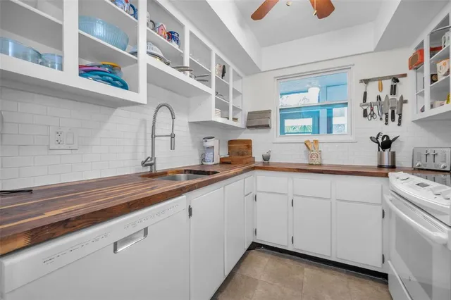 $225,000 | 631 Windrush Bay Drive, Unit 143, Tarpon Springs, FL 34689