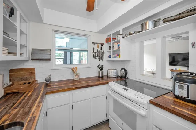 $225,000 | 631 Windrush Bay Drive, Unit 143, Tarpon Springs, FL 34689