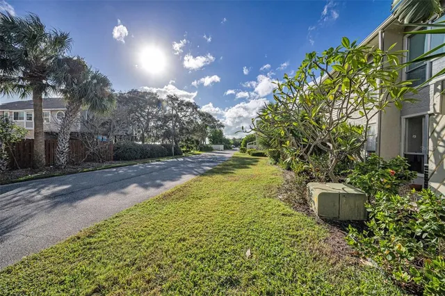 $225,000 | 631 Windrush Bay Drive, Unit 143, Tarpon Springs, FL 34689