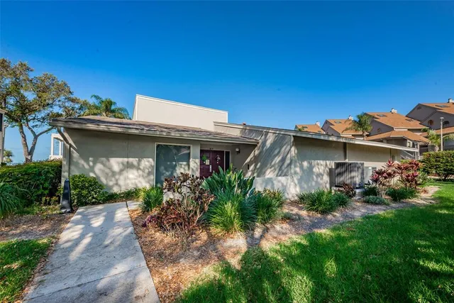 $225,000 | 631 Windrush Bay Drive, Unit 143, Tarpon Springs, FL 34689