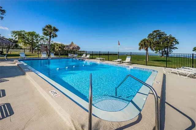 $225,000 | 631 Windrush Bay Drive, Unit 143, Tarpon Springs, FL 34689