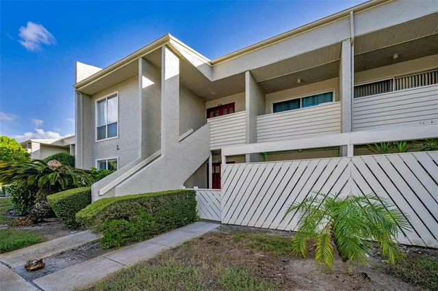 $225,000 | 631 Windrush Bay Drive, Unit 143, Tarpon Springs, FL 34689