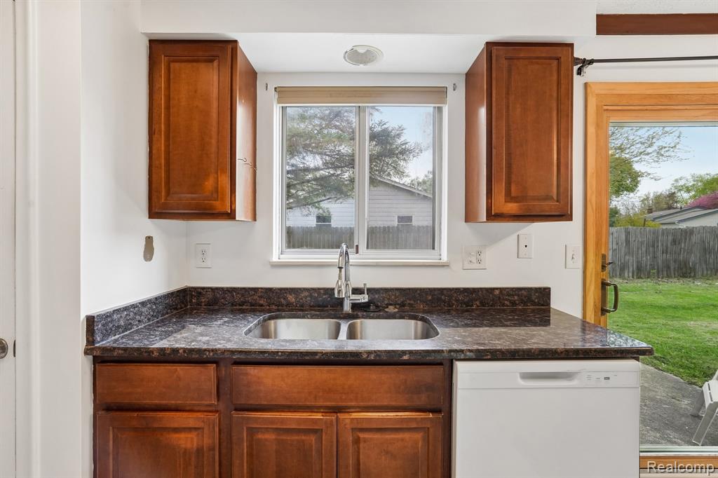 717 Murphy Court Linden, MI 48451 - Photo 11 of 29