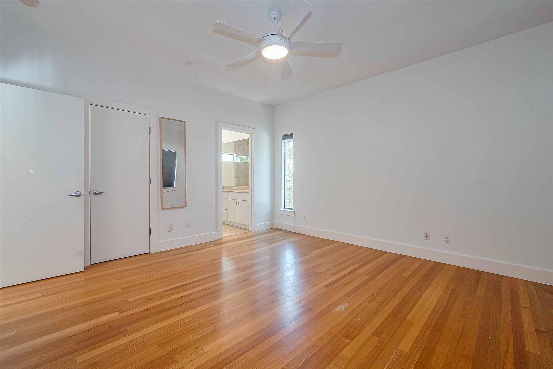 4331 Eigel Street Houston, TX 77007 - Photo 26 of 38 an empty room with wooden floor and windows