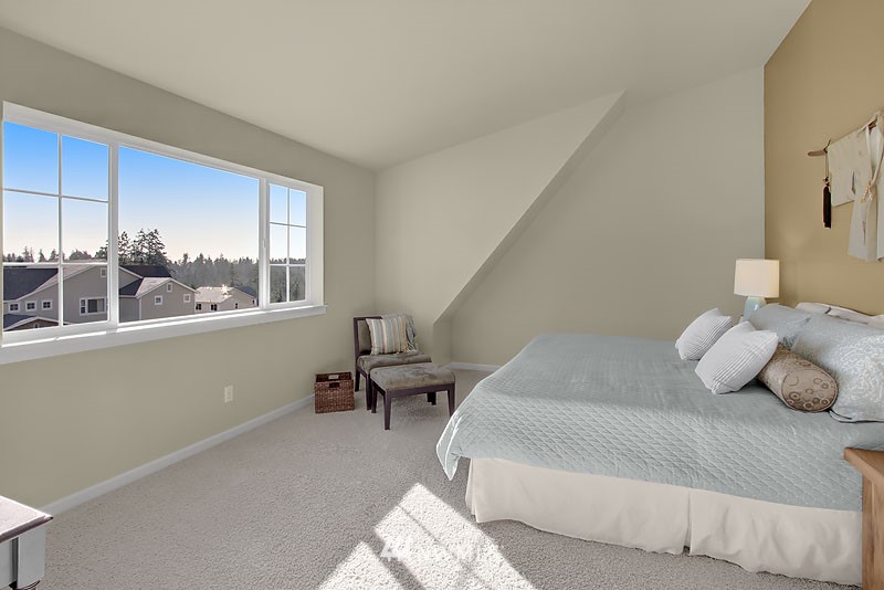 5625 Northeast 9th Street Renton, WA 98059 - Photo 14 of 17 Gallery Image 14