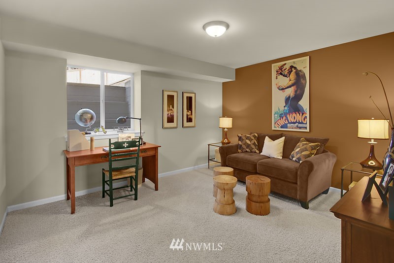 5625 Northeast 9th Street Renton, WA 98059 - Photo 3 of 17 Gallery Image 3