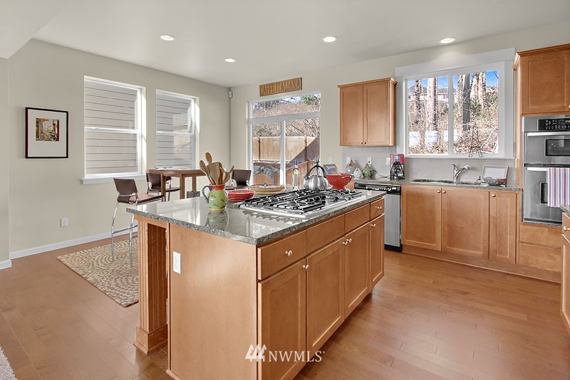 5625 Northeast 9th Street Renton, WA 98059 - Photo 9 of 17 Gallery Image 9