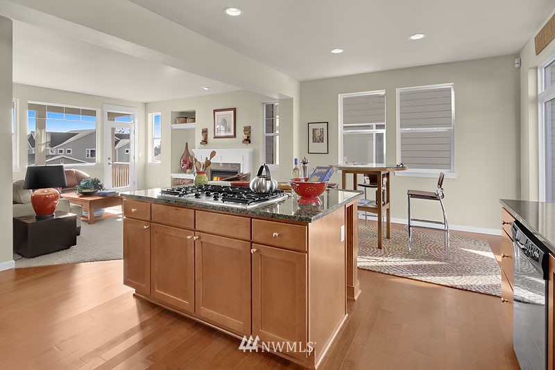 5625 Northeast 9th Street Renton, WA 98059 - Photo 10 of 17 Gallery Image 10