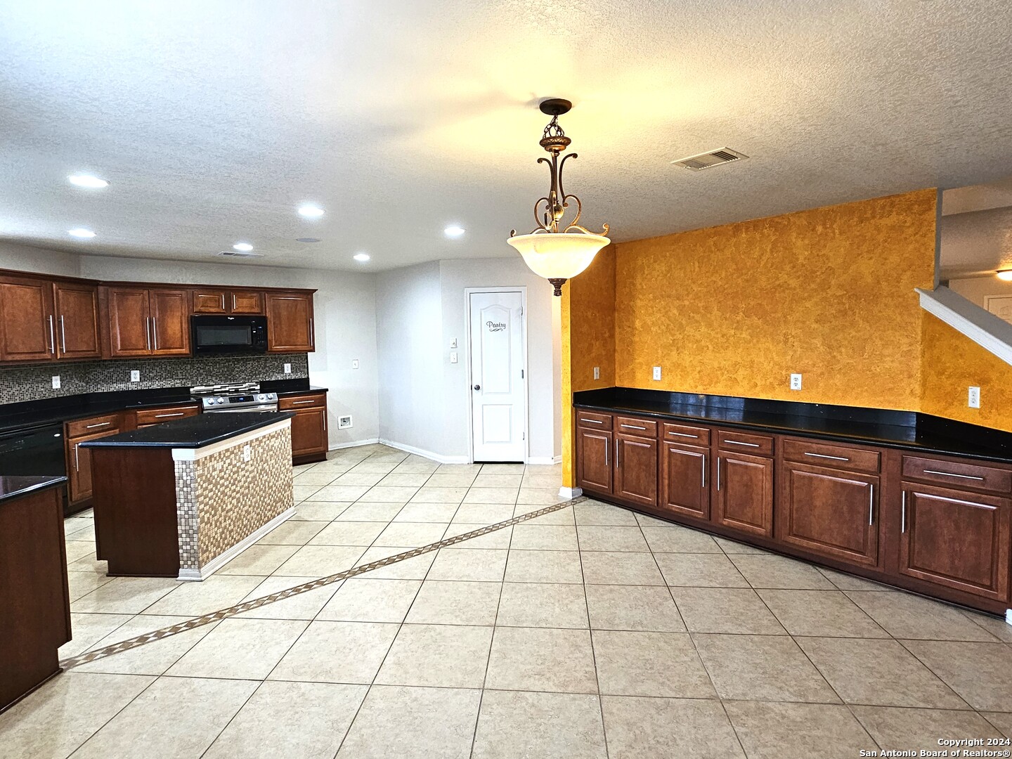 208 Springtree Cove Cibolo, TX 78108 - Photo 6 of 36