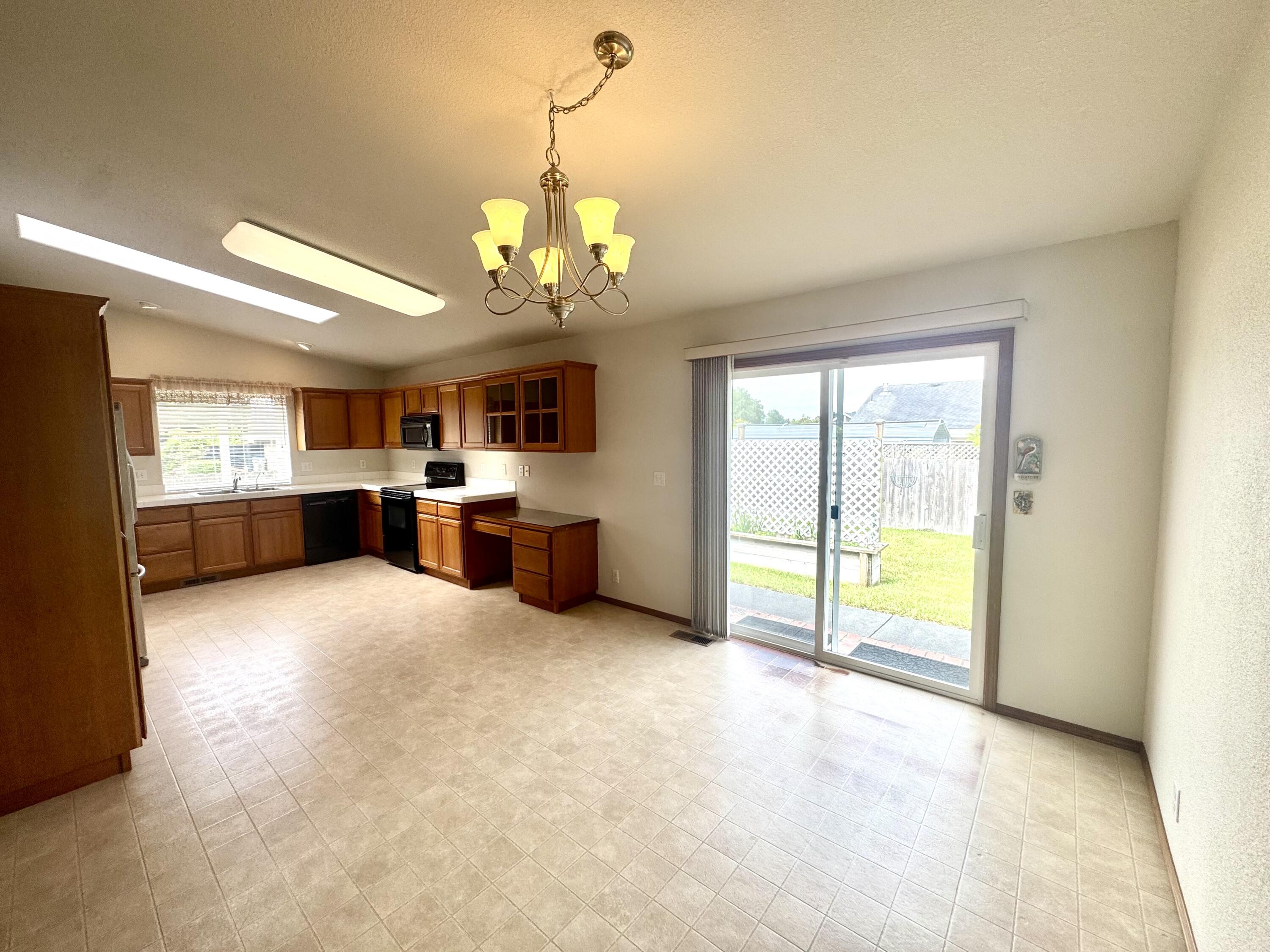 596 Senestraro Way Fortuna, CA 95540 - Photo 10 of 28